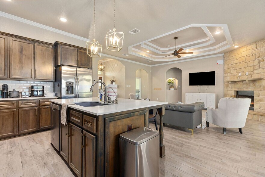 Building Photo - 2026 Henrietta Ave