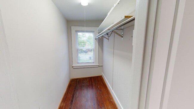 Building Photo - Beautiful 3 bedroom Clintonville home avai...