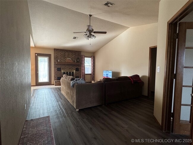 Building Photo - 14518 S Maple Ave