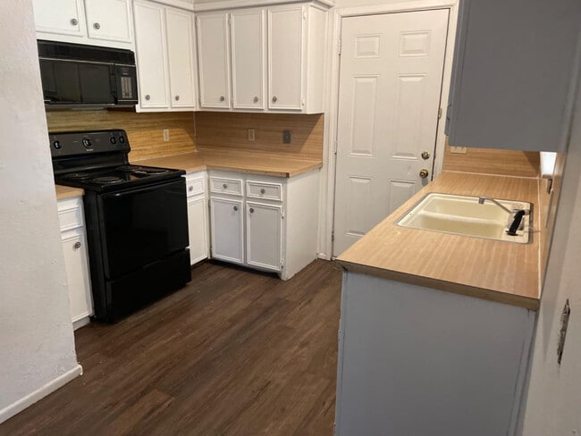 Building Photo - 1103 80th St