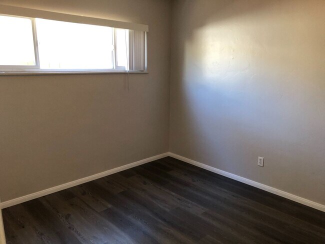 Building Photo - COMING SOON--3 bedroom 1 bath apartment walking distance to USD campus