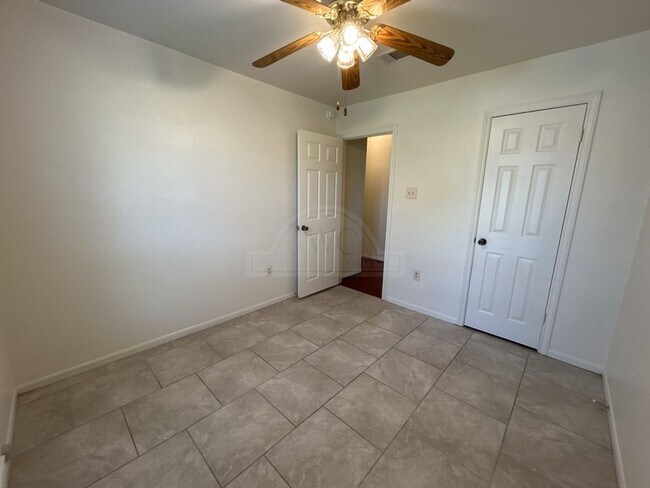 Building Photo - 3820 Water Oak Dr