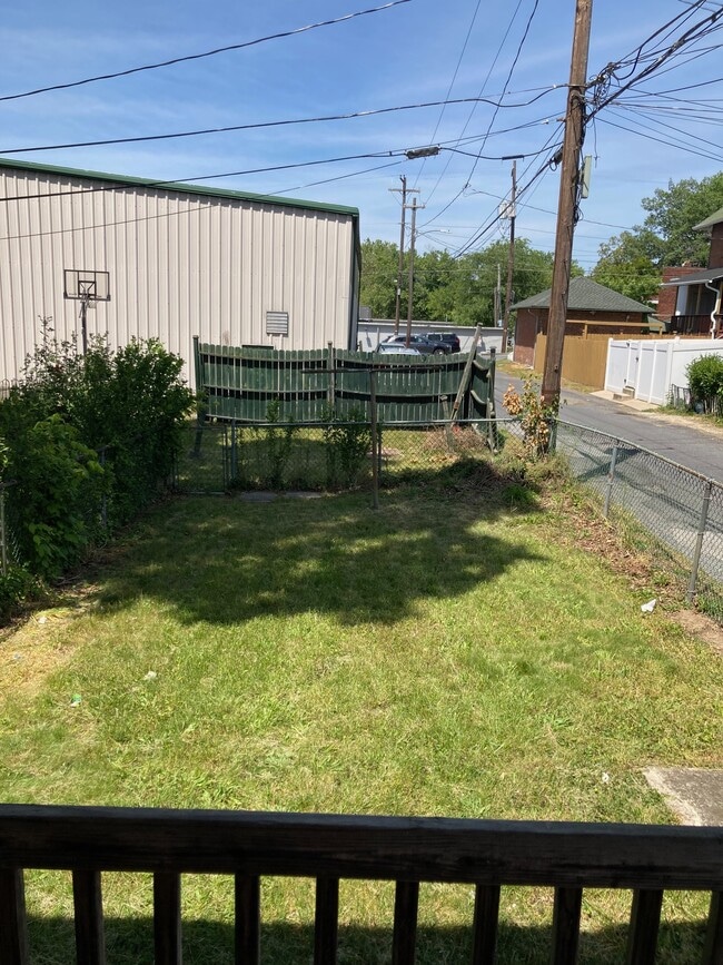 Building Photo - 800 S 27th St