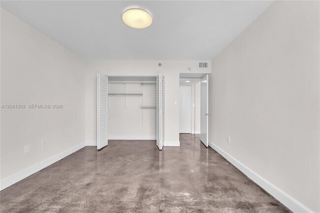 Building Photo - 20515 E Country Club Dr