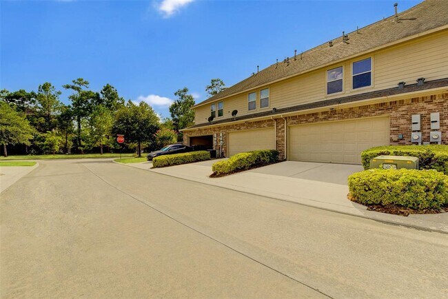 Building Photo - 10 Pine Needle Pl