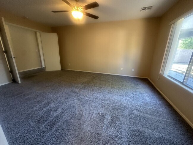 Building Photo - Rare single-level home offers 5 bedrooms and a versatile floor plan designed for comfortable living