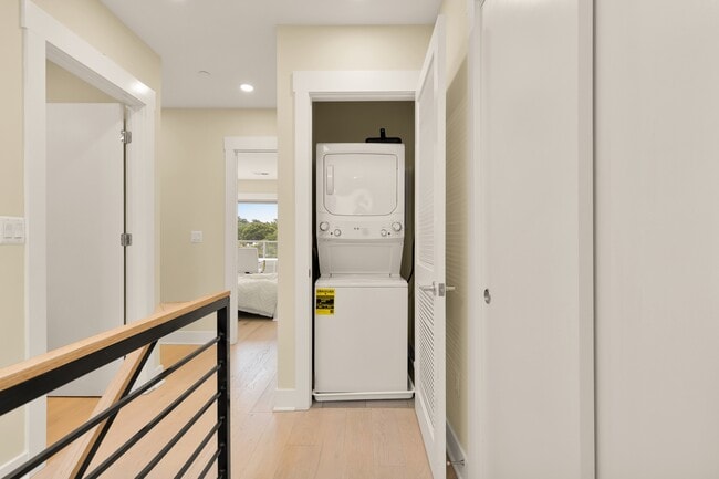 Building Photo - 822 Kennedy St NW