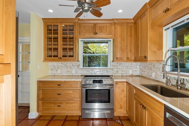 Building Photo - 3228 1st Ave W