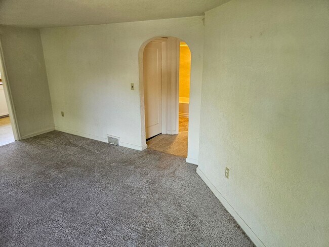 Building Photo - 1631li