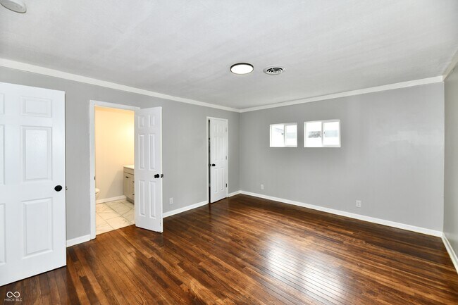 Building Photo - 3550 Eisenhower Dr