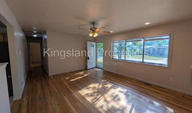 Building Photo - 272 Elmdale Dr