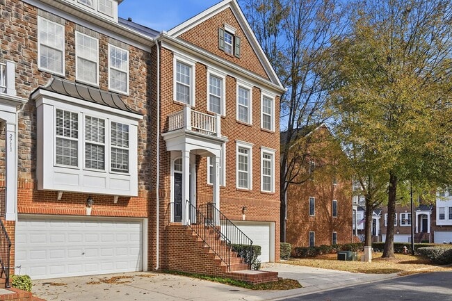 Building Photo - STUNNING TOWNHOME-AVAILABLE FOR IMMEDIATE ...