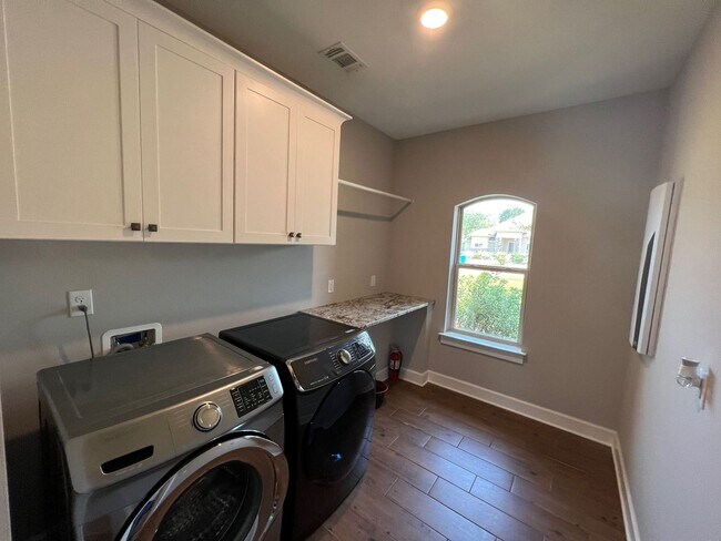Building Photo - 5148 Sandy Shores Dr