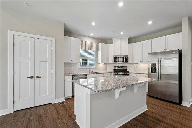 Building Photo - 1303 Potomac View Pkwy