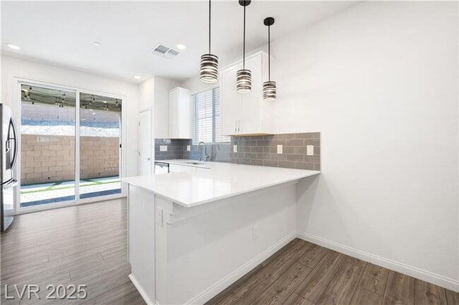 Building Photo - Single Story 3 bedroom, 2 bath home in the...