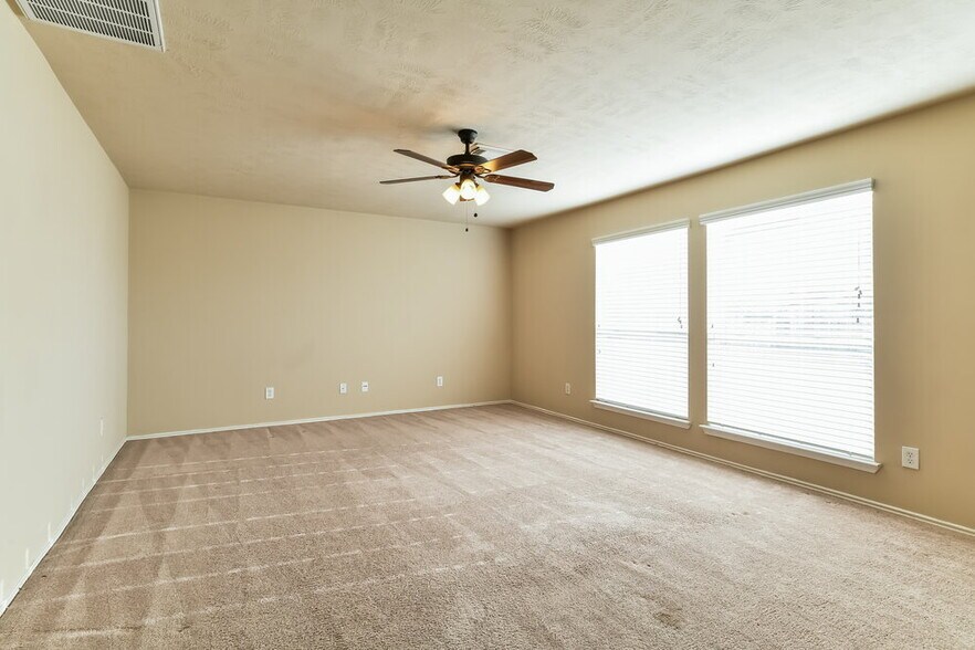 Building Photo - 2527 Floral Bloom Way