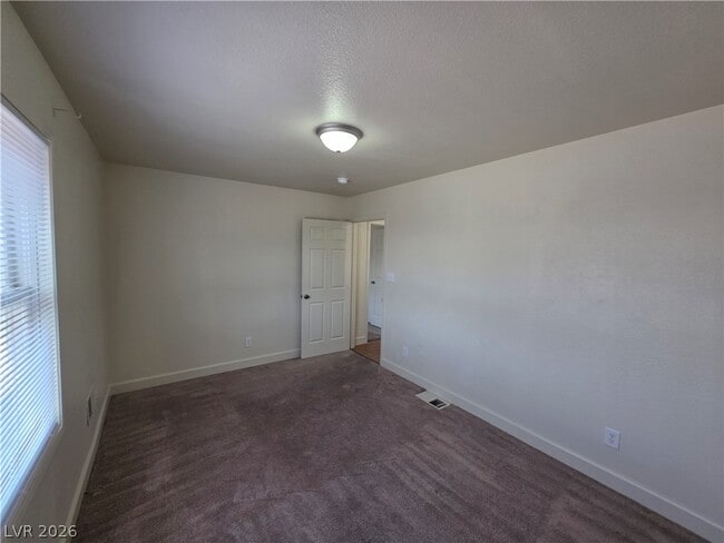 Building Photo - 1590 Mustang Dr