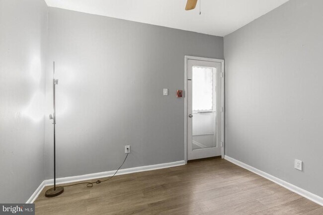 Building Photo - 160 Richmond St