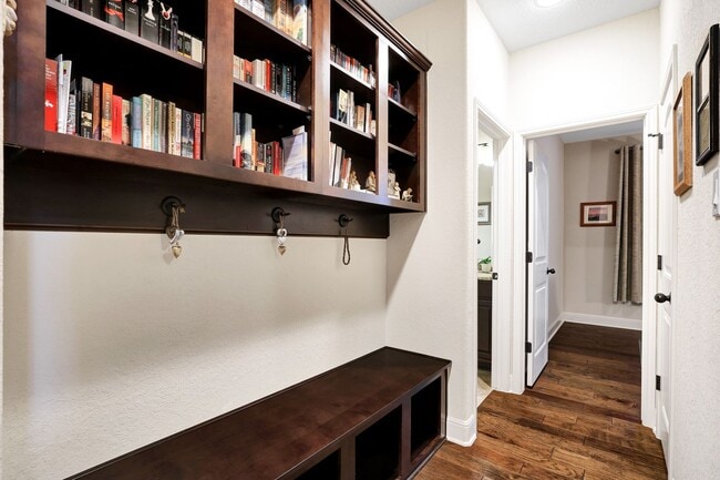 Building Photo - 28565 Willis Ranch