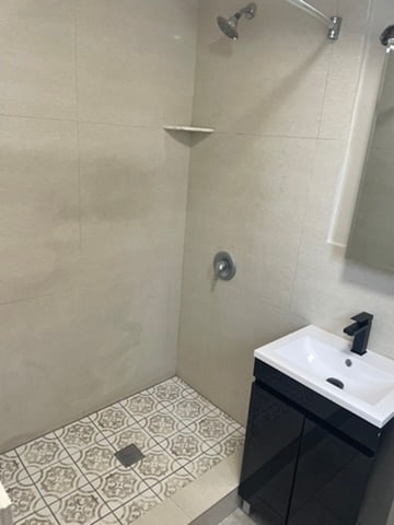 SHOWER - 3815 1ST AVE N