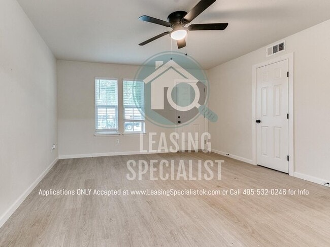Building Photo - Adorable Norman 3 Bed 1.5 Bath House!