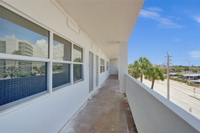 Building Photo - 2840 NE 14th Street Causeway