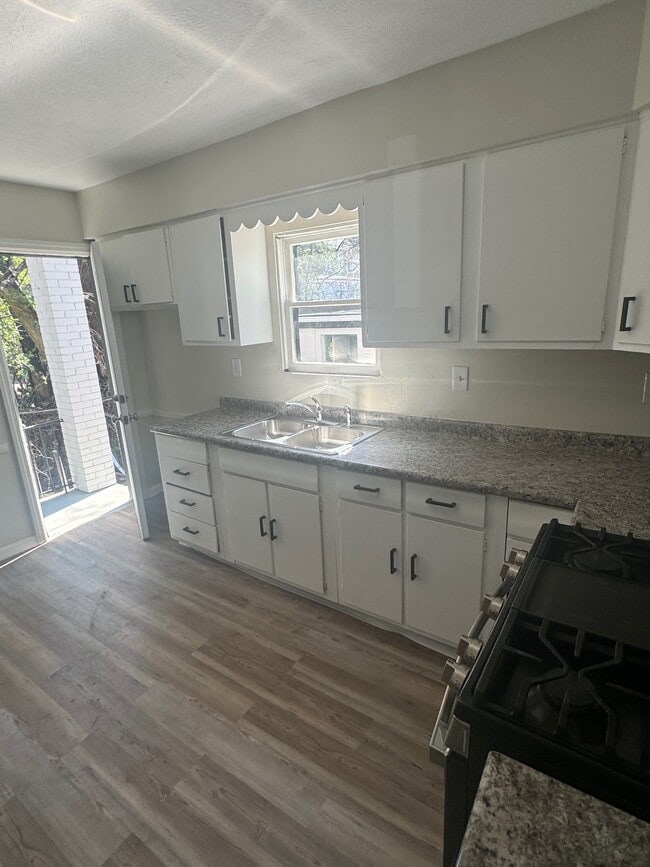 Building Photo - 6440 Dean St