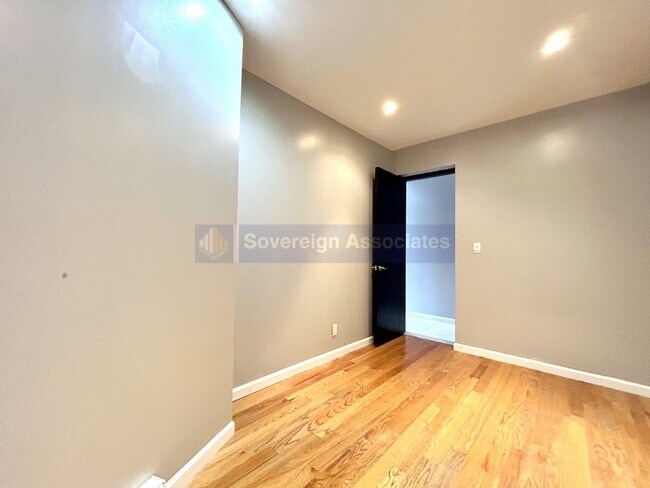 Building Photo - 312 W 114th St