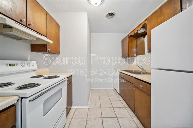 Building Photo - 5520 E 47th Pl
