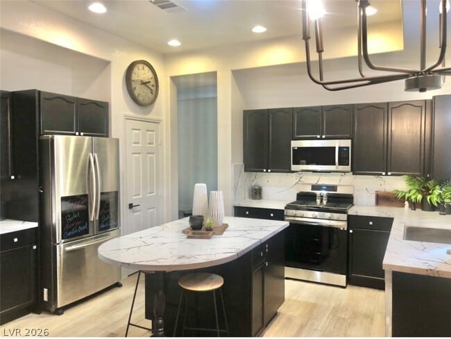 Building Photo - 20 Chateau Whistler Ct