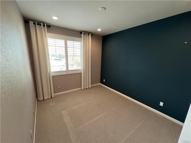 Building Photo - Welcome to this exceptional single-story 4-bedroom, 4-bathroom home!