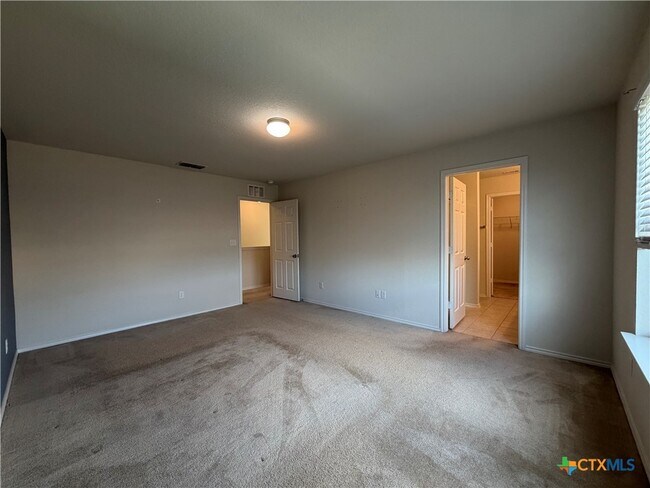 Building Photo - 323 Mistflower