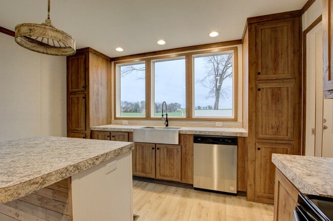 Building Photo - 295 Seays Rd