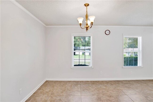 Building Photo - 2704 Woodcliff Dr E