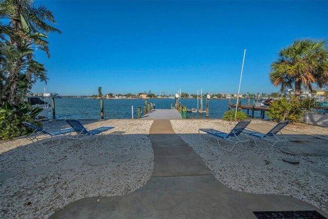 Building Photo - 14125 N Bayshore Dr