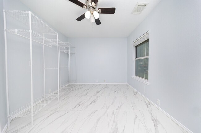 Building Photo - 2203 Mountain Ranch Dr