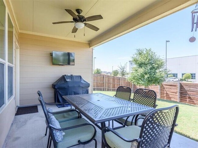 Building Photo - 16100 Hampton Bliss Trce
