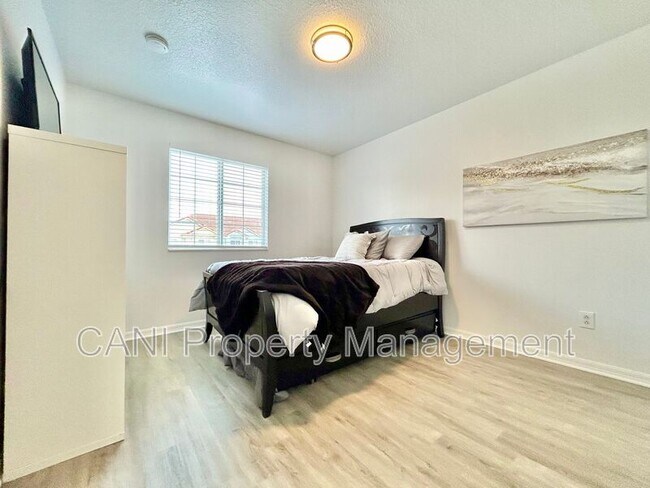 Building Photo - 1134 S Beach Cir