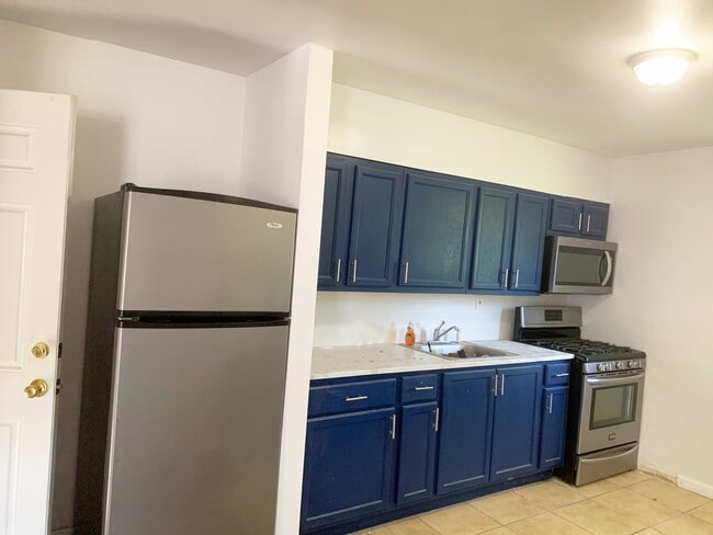 Kitchen - 3813 White Ave