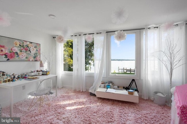 Building Photo - 5837 River Dr