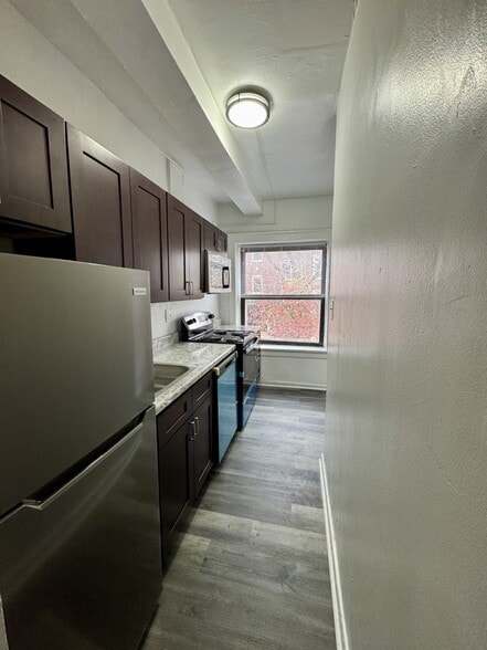Building Photo - 7455 N Greenview Ave