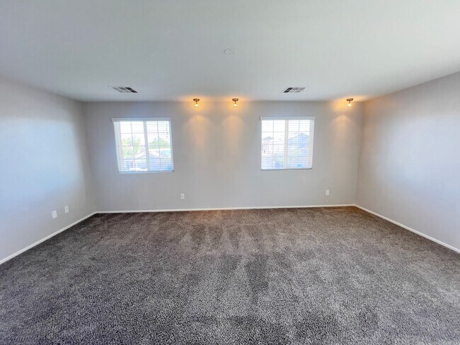 Building Photo - 4 bedroom, 3 bathroom home located in Southwest, NV!