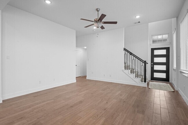 Building Photo - 120 Red Cascade Trl