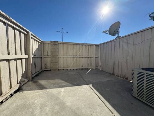 Building Photo - Ground Level, Two Bedroom Condo in Davis Oaks