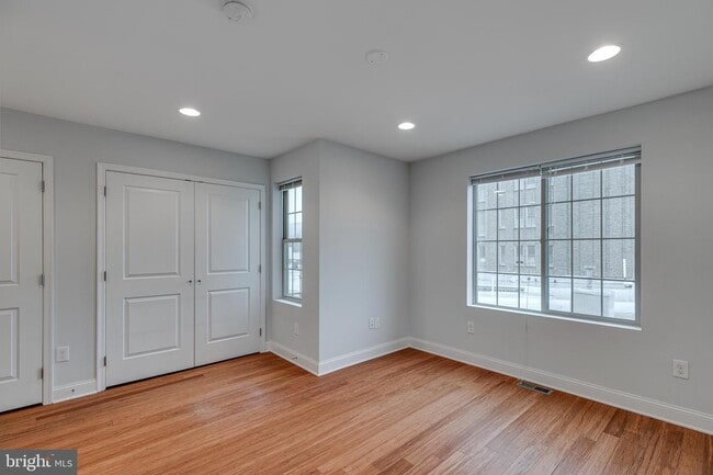 Building Photo - 2401 Carpenter St