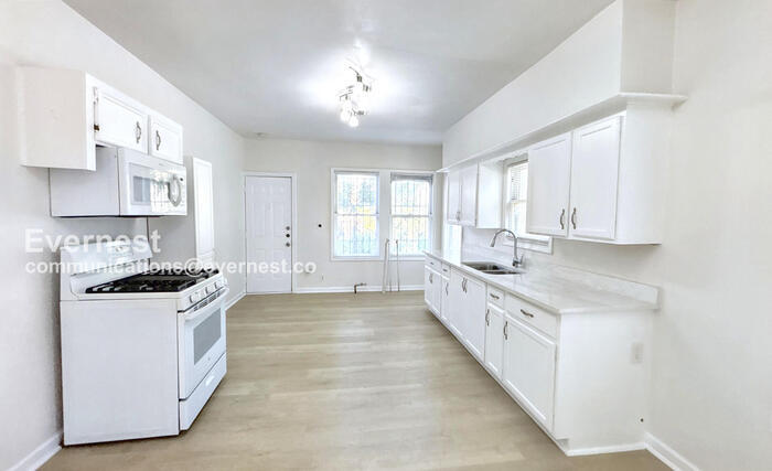 Building Photo - 1302 Ryon St