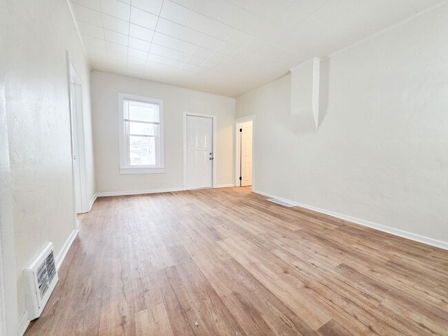 Building Photo - 1405 Day St