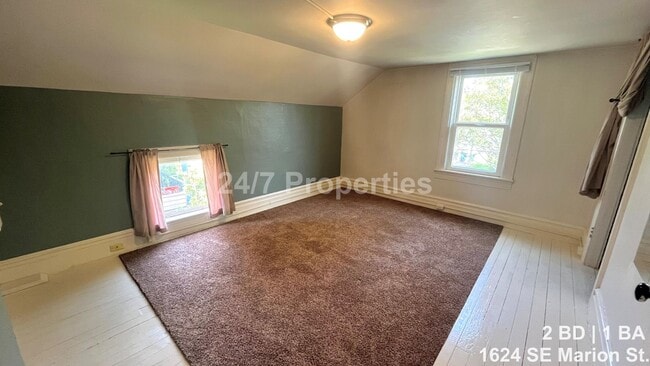 Building Photo - Charming 2 BD | 1 BA Duplex in Sellwood