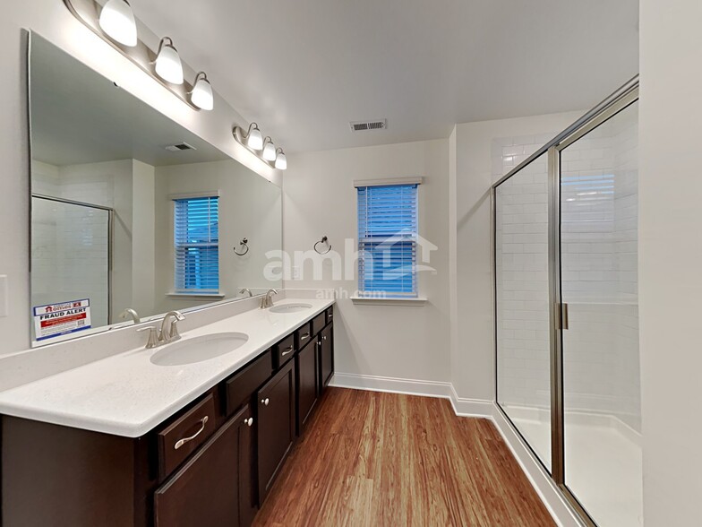 Building Photo - 137 Hazel Pk Dr