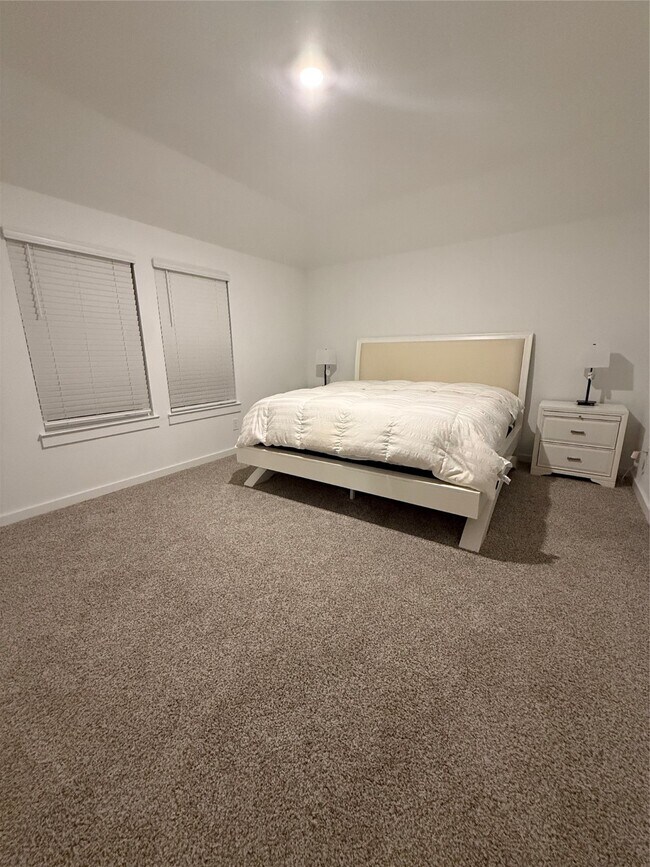 Building Photo - 1119 Fringed Bluestar Dr